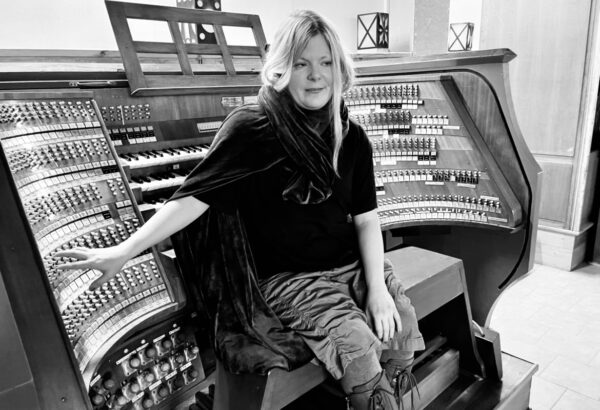 Steinmeyer Orgel Spieltisch Organistin Valley