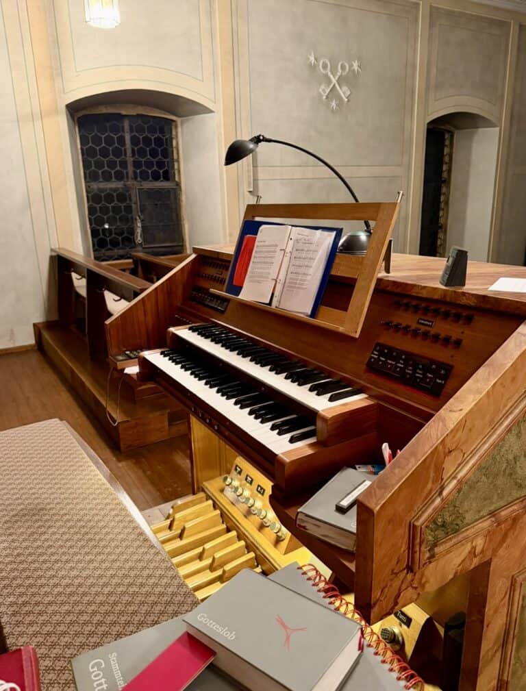 Spieltisch Steinway Otto Orgel Kirche Bütthard